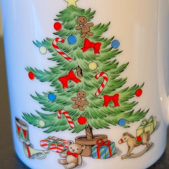 Vintage HOLIDAY HOSTESS Christmas Tree and Mistletoe Ceramic Mug ~ Made in Japan - Picture 2 of 9